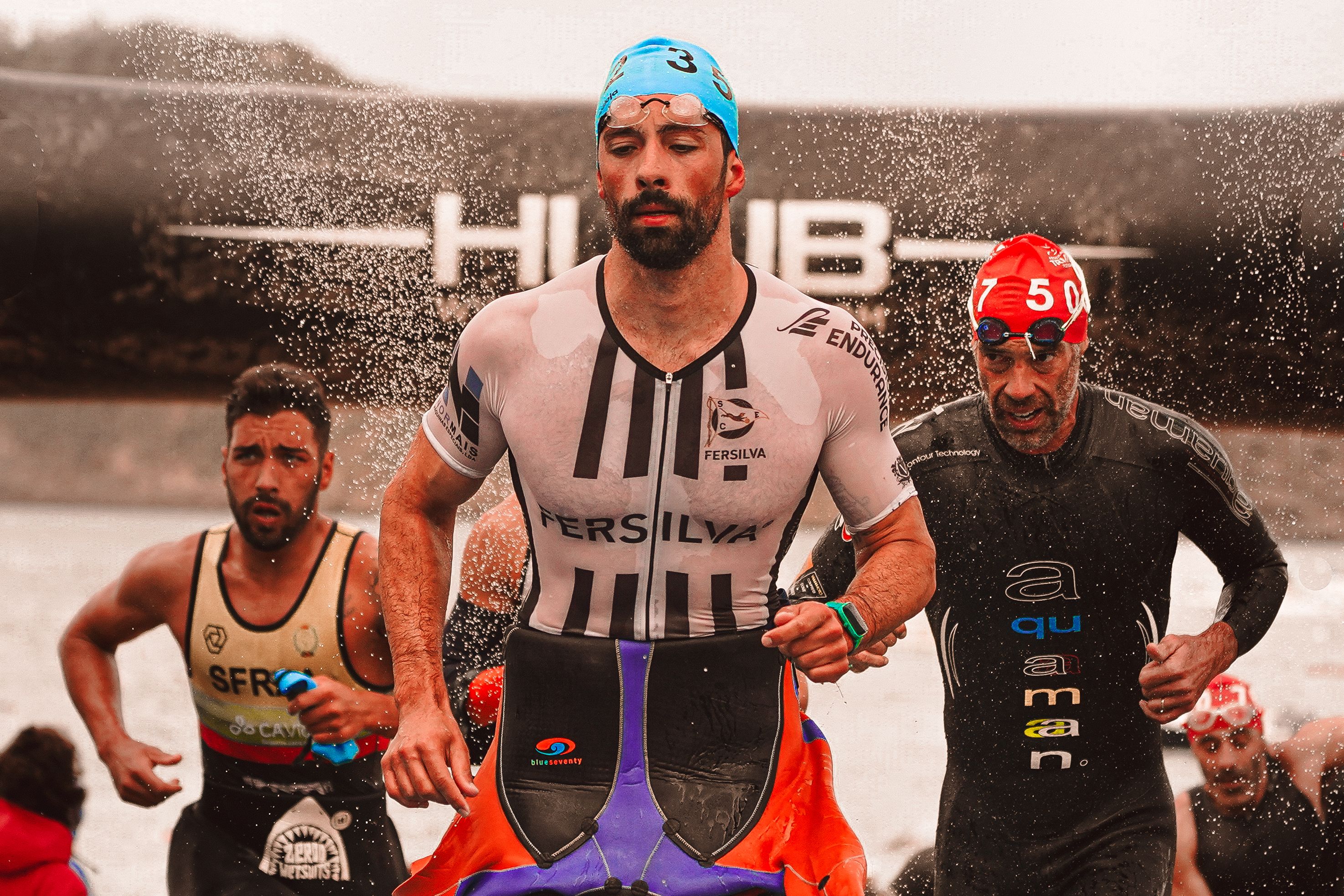 真实铁人三项比赛运动员